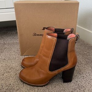 Tommy Bahama women's Lummi Leather Boots in Cognac Leather